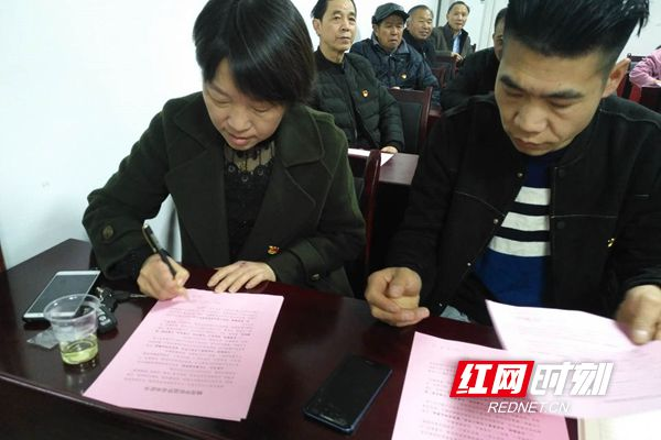 隆回桃花坪街道开展家庭禁毒承诺书签订活动