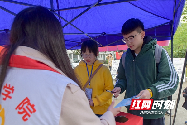 大学生开展终结结核行动 共享健康校园