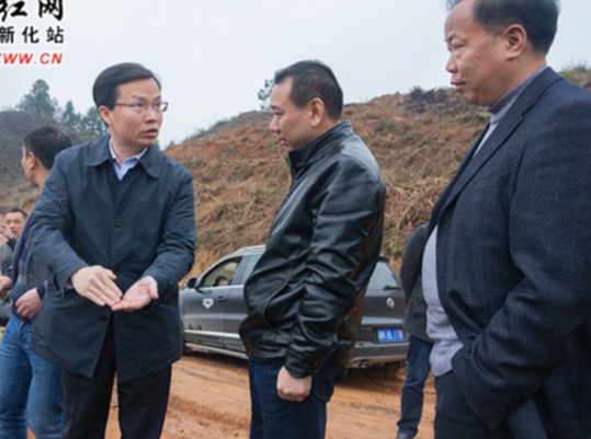 左志锋赴部分乡镇督查大棚房整治，指导贫困村基础设施建设和产业发展