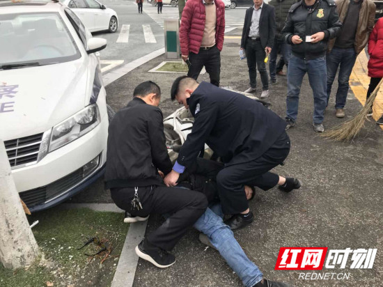 【警视窗】永定区一名专偷停放路边的摩托车电动车窃贼落网