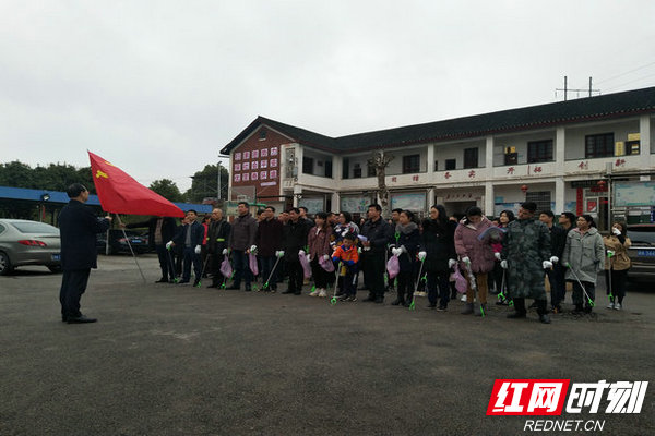 活动合影.jpg 活动合影.jpg