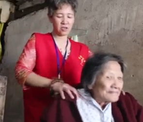 零陵正大街：街坊邻居无私照顾耄耋老人十余载
