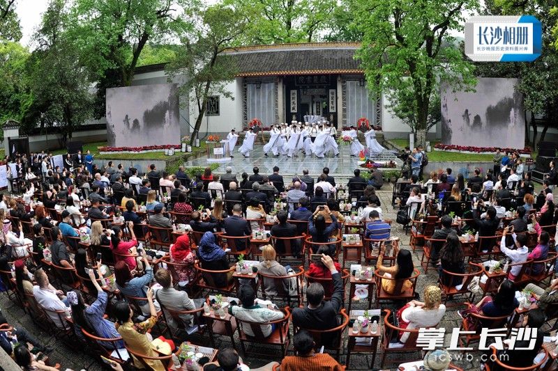 2017年4月17日，“一带一路”青年创意与遗产论坛在千年学府岳麓书院开幕，65个国家的83名青年代表齐聚星城，伴随着书院钟鸣，激荡发声。