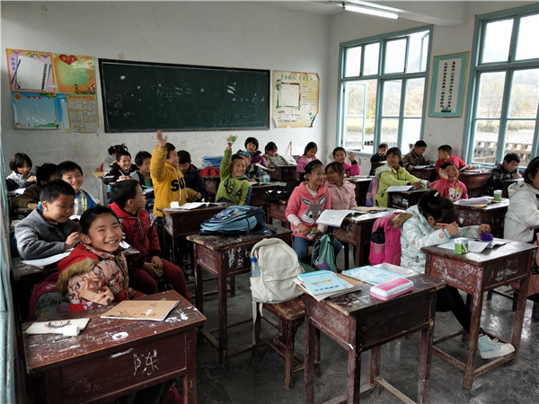 2018年10月12日,2018年伊利营养2020公益项目向湘潭县留守学生捐赠