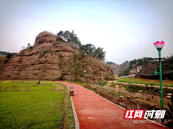 罗汉山下的景观游步道.