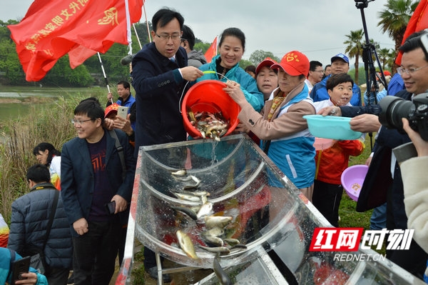 江华:300万尾鱼苗放流涔天河