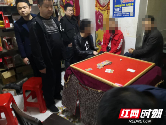 【警视窗】还在“翻三皮”？永定区西溪坪派出所一锅端掉赌博窝点