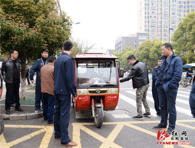 我县开展城区交通秩序整治行动