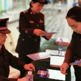 湘西州公安局开展“2019国家移民管理局便民利民服务宣传日活动”