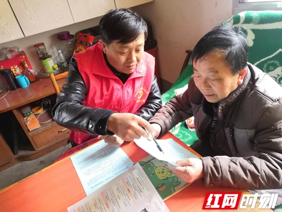 【扫黑除恶】武陵源锣鼓塔街道新时代文明志愿者开展扫黑除恶知识宣传活动  ​