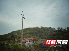 清明节护线忙 安化供电织牢防火安全网
