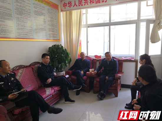 武陵源：杨勇督查锣鼓塔街道清明节期间森林防火工作