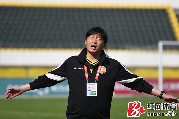 湘涛主场告负，主教练唐京很是无奈。