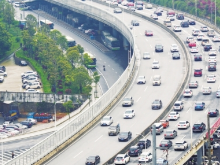 长张高速、沪昆高速多处拥堵 沿线多个收费站交通管制
