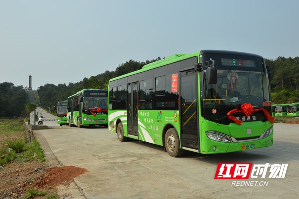 江华：50台新能源公交车正式投入运营