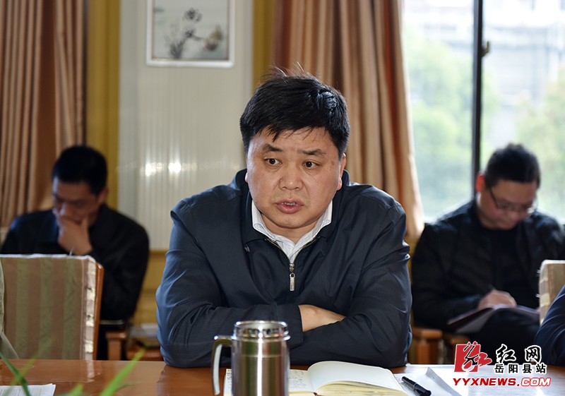 曾平原调度畜禽退养工作