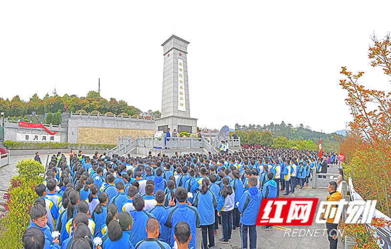 怀化市人民路小学656人前往市烈士陵园举行祭英烈学英烈活动。