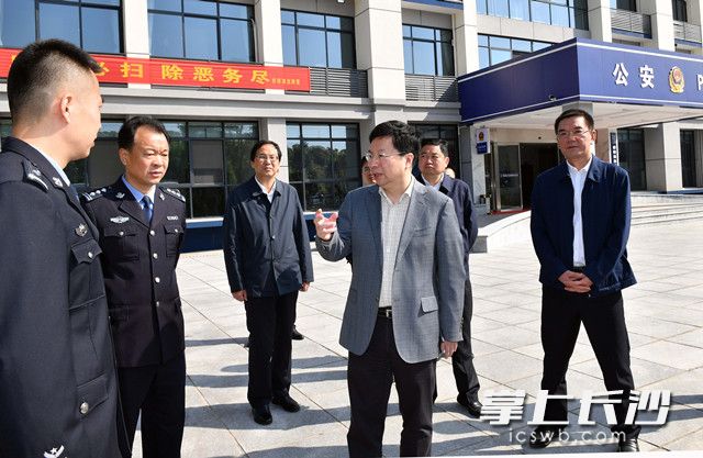 今日，省委常委、市委胡衡华在望城区调研扫黑除恶工作。长沙晚报全媒体记者 周柏平 摄