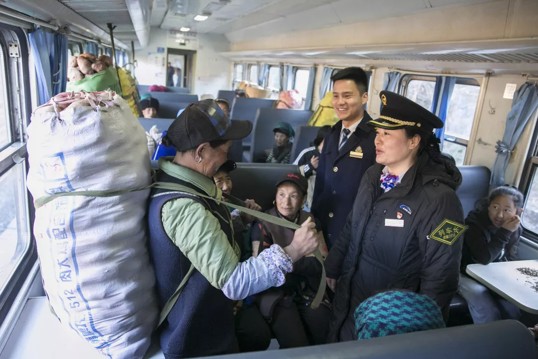 新时代·铁路榜样丨阿西阿呷：彝族列车长23载坚守大凉山
