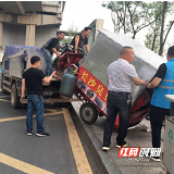 多部门联合整治地铁口 70多家流动摊贩已歇业