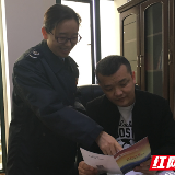  政策服务伴春风  退税礼包送进门