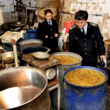 紧盯“三小” 查处食品加工黑作坊3个