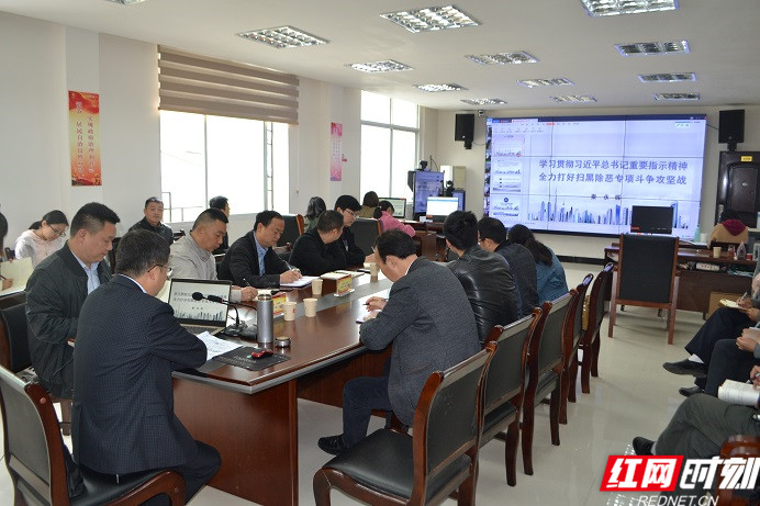 武陵源：秦永辉到索溪峪街道上党课