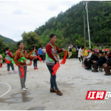 保靖：马王小学40余名学生情暖孤寡老人