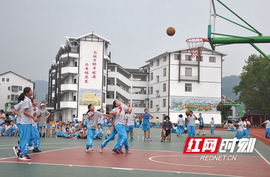 武陵源区军地小学举行篮球赛（资料图）.jpg