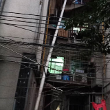 居民楼下水管道脱落 社区紧急处置消除隐患