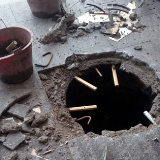 下水井口破损 街道“排雷”确保行人安全