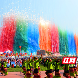 浏阳创意烟花点赞佤邦“和平30幸福花”