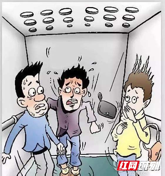 惊险！ 电梯运行途中突然停止
