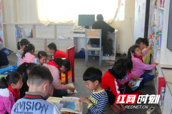 永定区：杨家溪小学快乐读书让校园飘书香