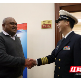首批参加多国海军活动的代表团抵达青岛