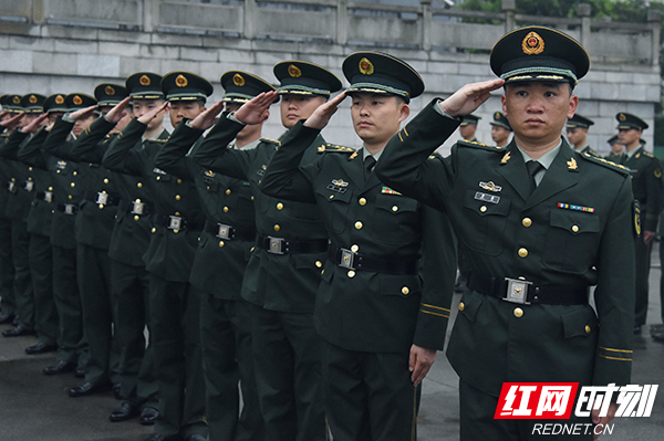 2019新式武警制服图片图片