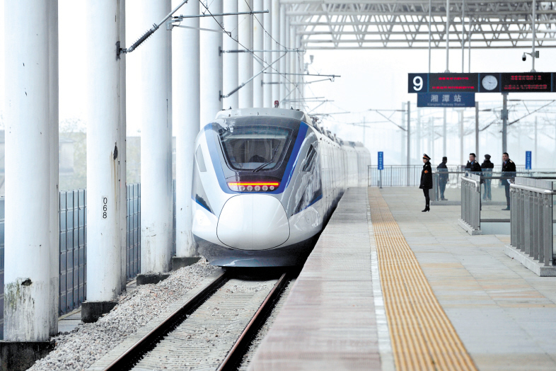 长株潭城际铁路的开通运营使得三地间的联系更加紧密。 长沙晚报全媒体记者 王志伟 摄