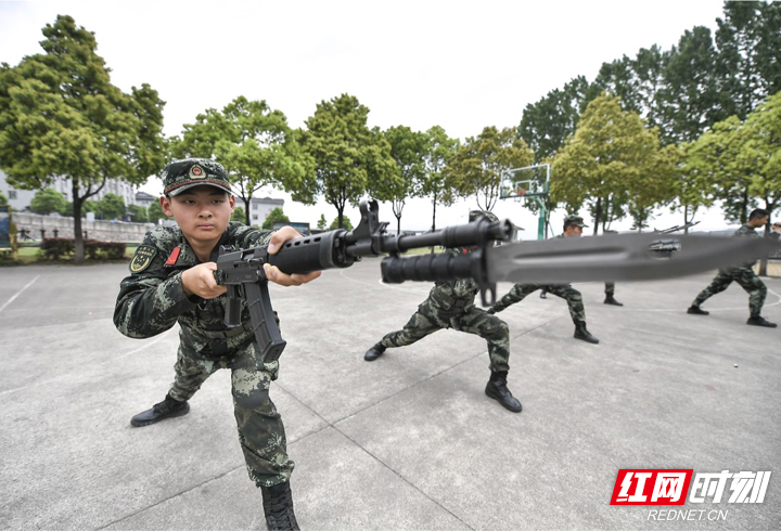 武警张家界支队组织勤训轮换提高战斗力