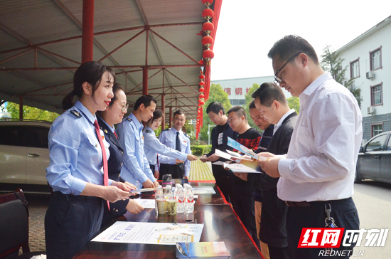 张家界：减税降费进园区 激发市场活力