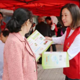 娄星区人民医院参加爱国卫生月宣传暨义诊活动