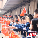 长铁一中三千师生员工快闪 《我爱你中国》点燃爱国心