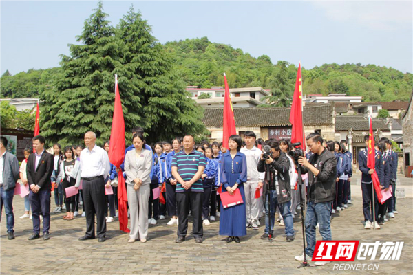 纪念五四运动100周年丨永兴县在黄克诚故居开展主题团日活动