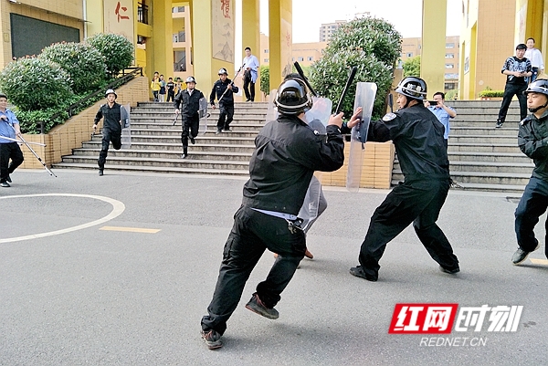 新田：“武装”农村辅警  提升其战斗力