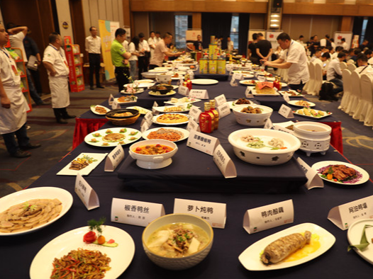 传承技艺、融合创新 湘菜大师演绎一只鸭的湘菜百味