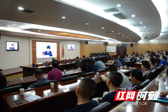永定区组织收看收听省委扶贫工作电视电话会议