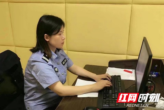 【警视窗】警队“花木兰” 男人堆里的铿锵女警