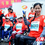 快乐“美人鱼”肖卓作：公益十年 带着温暖前行