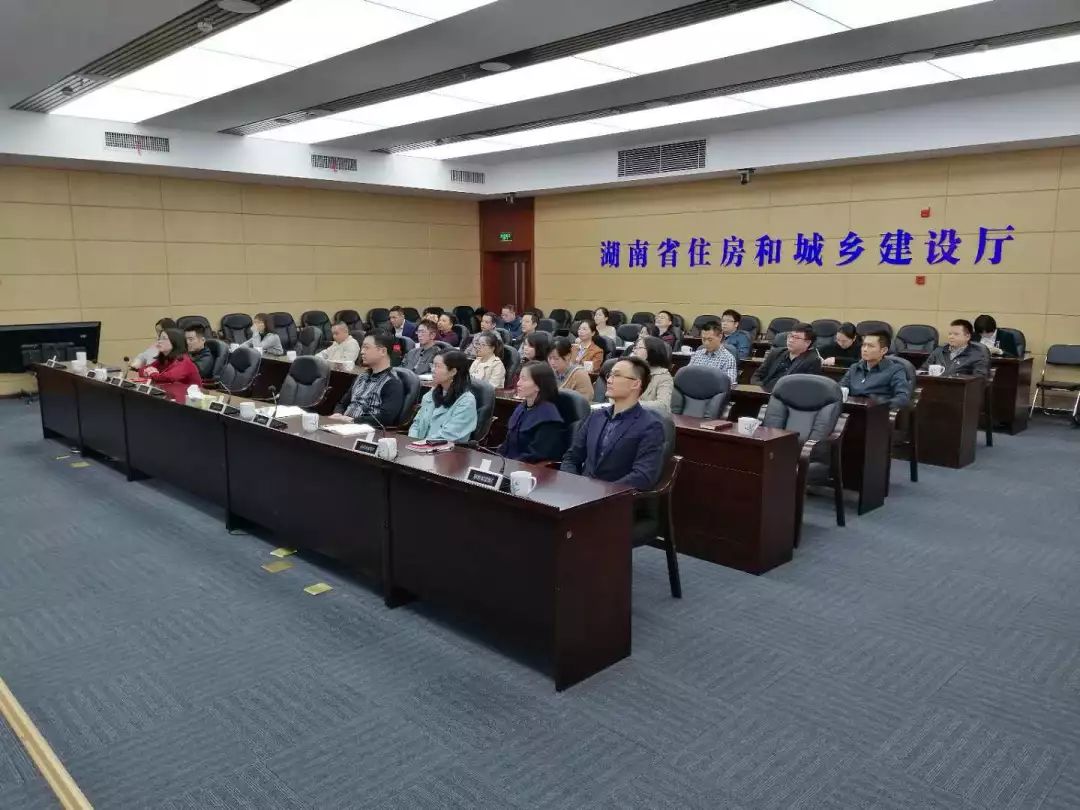 湖南省直机关团员青年集中收看纪念五四运动1