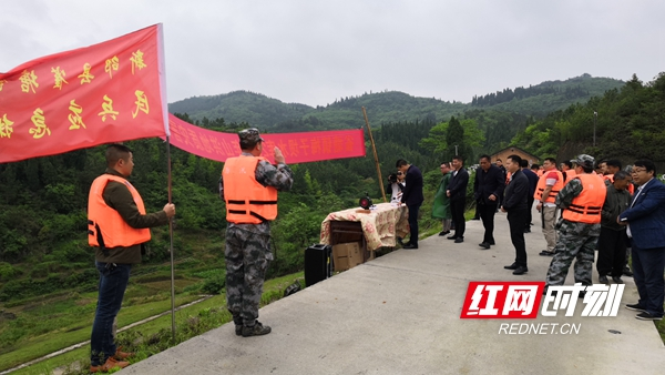 新邵县雀塘镇组织民兵应急分队遂行非战争军事行动