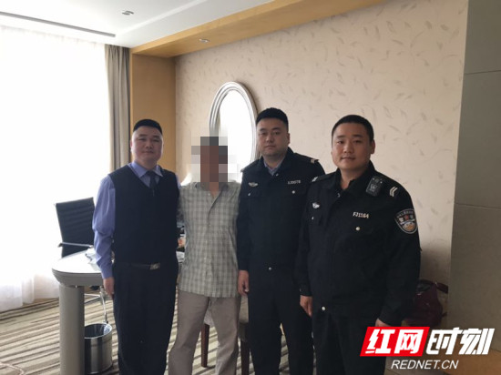 【警视窗】西溪坪派出所助华侨游客找回遗失钱包